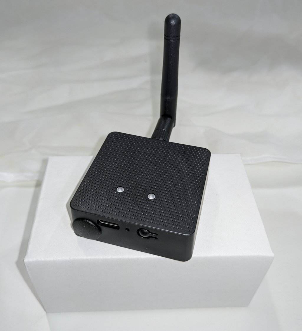 iGS03W IoT Enabled ESP32 BLE 5 WiFi Beacon Gateway for RTLS Communication & Networking Product