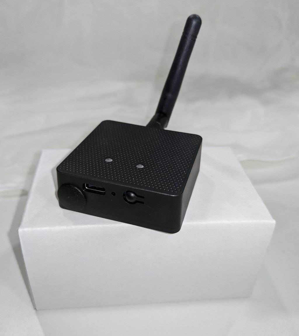 iGS03W IoT Enabled ESP32 BLE 5 WiFi Beacon Gateway for RTLS Communication & Networking Product