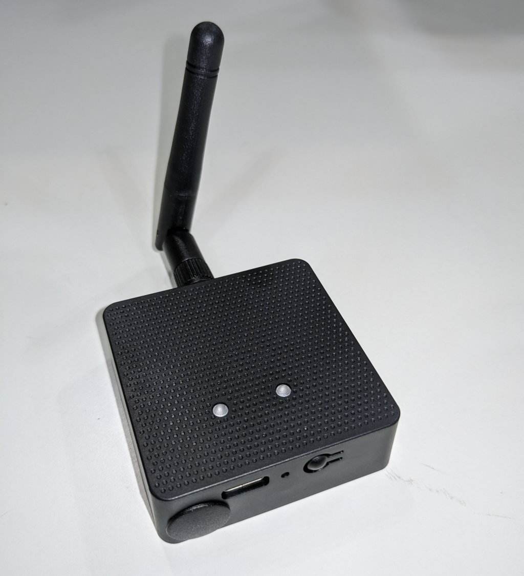 iGS03W IoT Enabled ESP32 BLE 5 WiFi Beacon Gateway for RTLS Communication & Networking Product