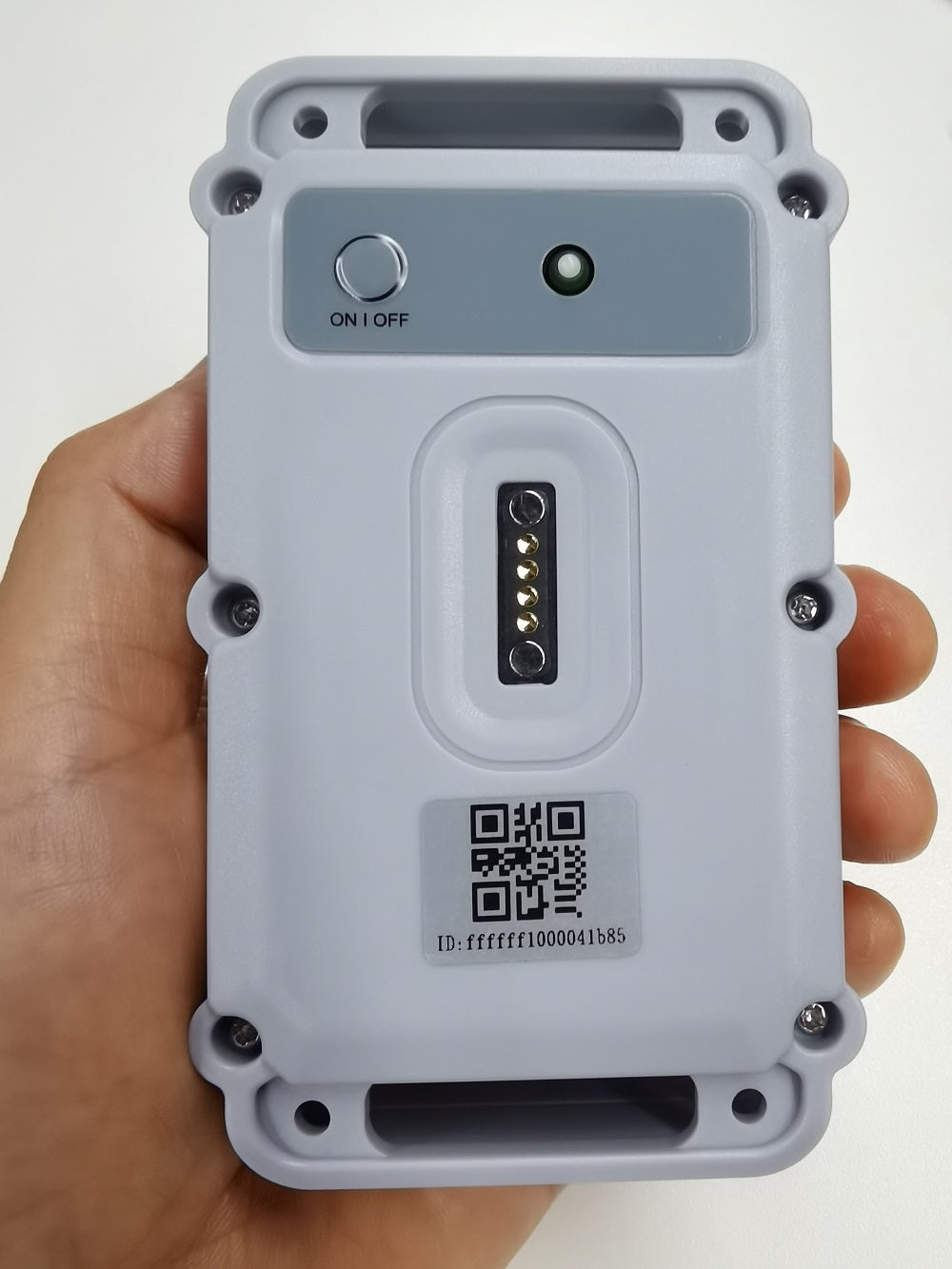 AN-122D LoRaWAN GPS Tracker rear handheld view