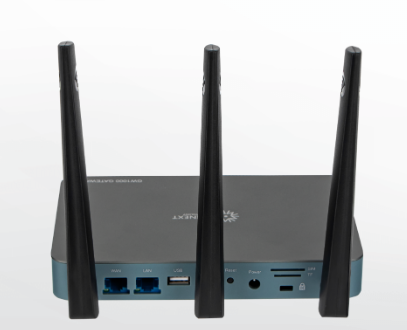 GW1000 LTE indoor LoRaWAN gateway rear ports view